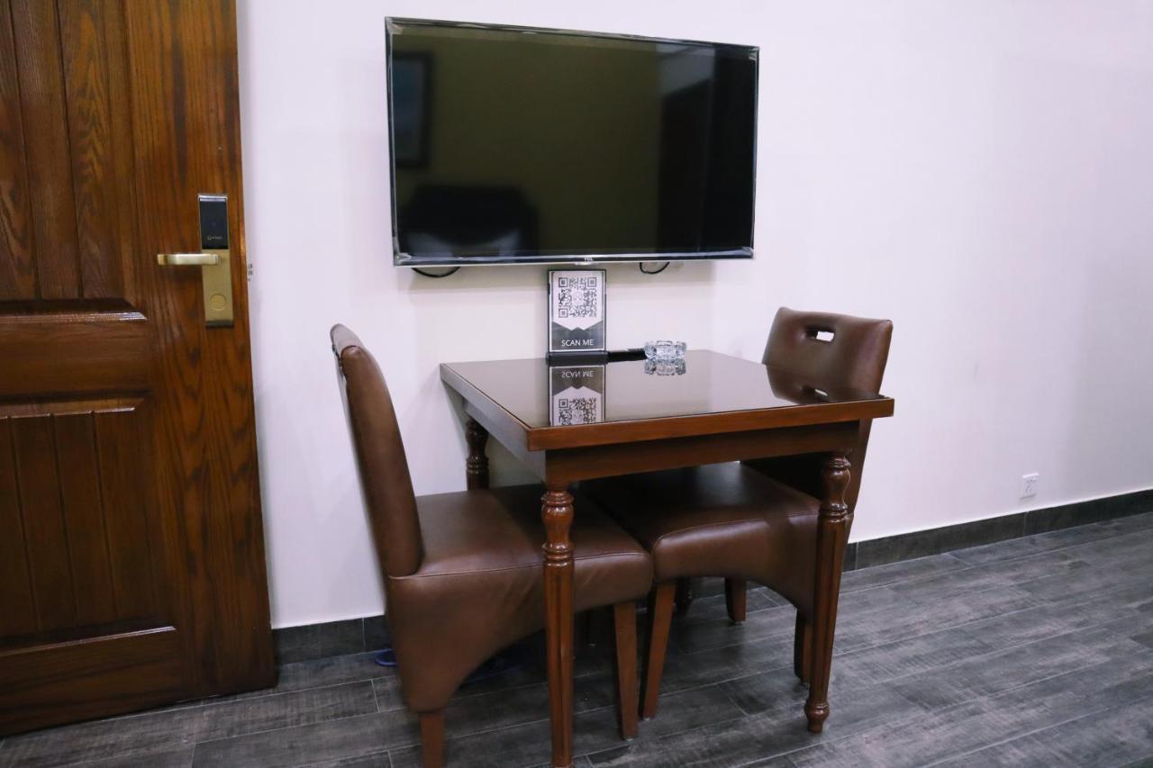 Hayyat Luxury Hotel Suites Lahore Extérieur photo